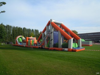 Kinderfeestje Regelen? ✔️Kinderfeestjes Voor Alle Leeftijden - Soorten Springkastelen & Attracties - Ittakes2.be thumbnail