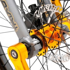 triad-drift-trike-syndicate-gold-grey-hub