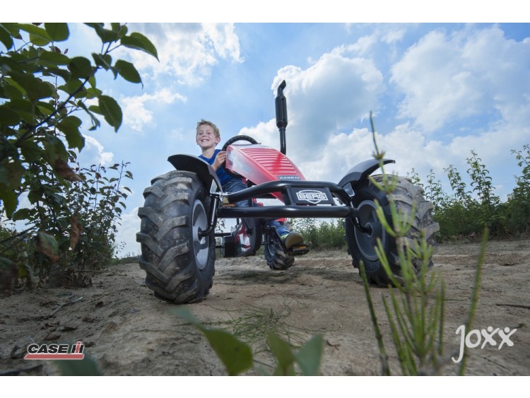 preview_BERG Case-IH BFR with boy